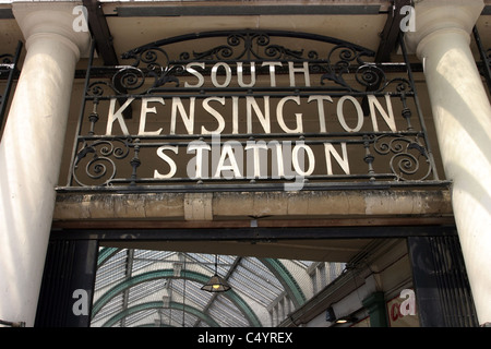 Stazione di South Kensington segno Foto Stock