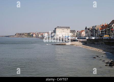 La spiaggia e la passeggiata sul lungomare a Wimereux. Pas de Calais. Francia Foto Stock