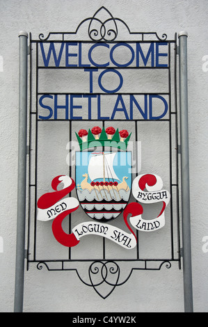 Un saluti alle Shetland firmare dal molo del porto, Lerwick. SCO 7354 Foto Stock