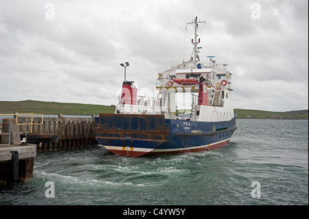 Il traghetto Inter Island lasciando Lerwick per l'isola di Bressay, Isole Shetland. SCO 7355 Foto Stock