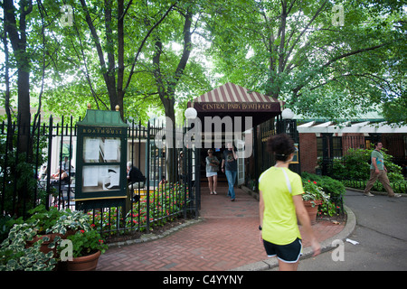 Il Central Park Boathouse Restaurant è visto a New York sul lago Foto Stock