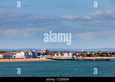 Southsea Pier e dalla spiaggia, Portsmouth, England Regno Unito Foto Stock