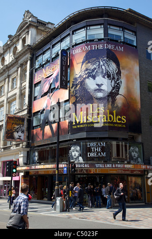 La Queens Theatre di Londra, che mostra Les Miserables Foto Stock