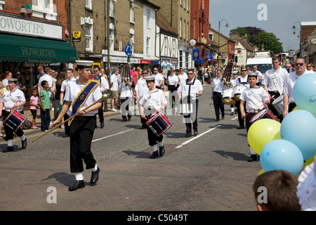 Marching Band a Biggleswade carnevale, Inghilterra Foto Stock