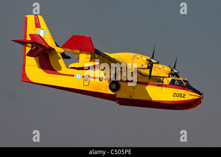 Il greco Air force Canadair CL-415GR per la lotta antincendio piano fotografato in Israele Dicembre 2010 Foto Stock