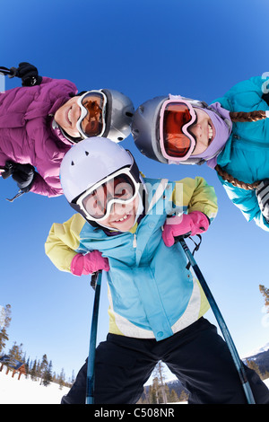 Grinning famiglia Sciare insieme Foto Stock