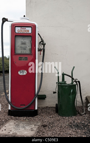 Vecchia pompa di benzina Foto Stock