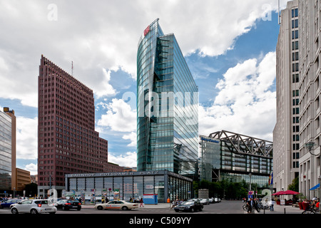 Visualizzare la stazione a Potsdamer Platz e il Ritz-Carlton Hotel e Sony Centre di Berlino, Germania Foto Stock