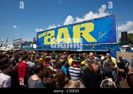 Fratelli sidro bar presso il festival di Glastonbury 2011, Pilton, Somerset, Inghilterra. Foto Stock