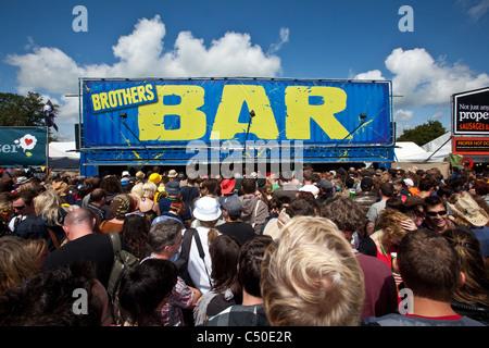 Fratelli sidro bar presso il festival di Glastonbury 2011, Pilton, Somerset, Inghilterra. Foto Stock