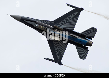 Un General Dynamics F16 Fighting Falcon - Il display aereo belga della Air Force Foto Stock