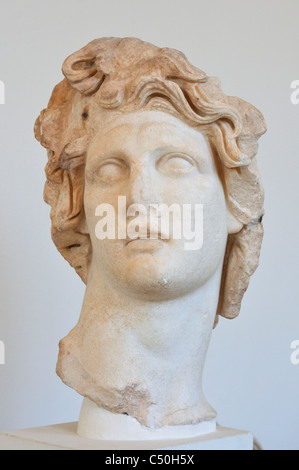 Rodi. Isole Dodecanesi. La Grecia. La scultura del sole greco dio Helios ( 2a.C.) nel Museo Archeologico, Old Town. Foto Stock
