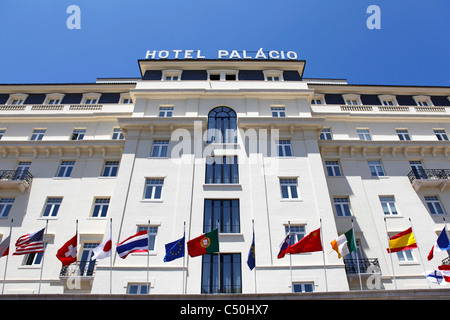 La facciata dell'Hotel Palacio a Estoril, Portogallo. Foto Stock