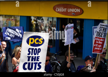 BRIGHTON, Regno Unito 30/06/11. I lavoratori del settore pubblico e di elementi di raccordo di dimostrare in Brighton oggi (30/06/2011) Foto Stock