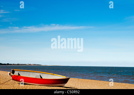 Boote am Strand; barche sulla riva, vista su Southwold Foto Stock