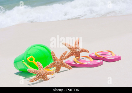 Tre stelle marine sulla spiaggia da giocattoli Foto Stock