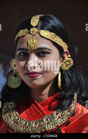 Il nepalese sposa in posa per il suo matrimonio a Kathmandu in Nepal Foto Stock