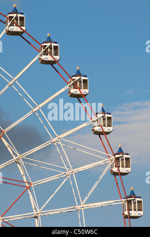 Le cabine della noria con cielo blu a Mosca Foto Stock