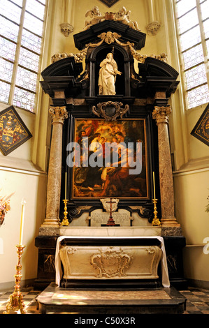 Antwerp / Antwerpen, Belgio. Sint Jakobskerk (Chiesa; 1491-1656) Rubenskapel / Rubens cappella. Altare di Cornelius van Mildert Foto Stock