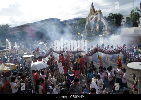 Dragon parade a Samut Sakhon Provincia in Thailandia Foto Stock