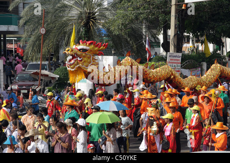 Dragon parade a Samut Sakhon Provincia in Thailandia Foto Stock