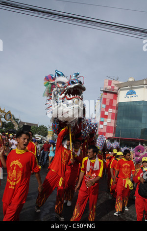 Dragon parade a Samut Sakhon Provincia in Thailandia Foto Stock