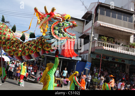 Dragon parade a Samut Sakhon Provincia in Thailandia Foto Stock