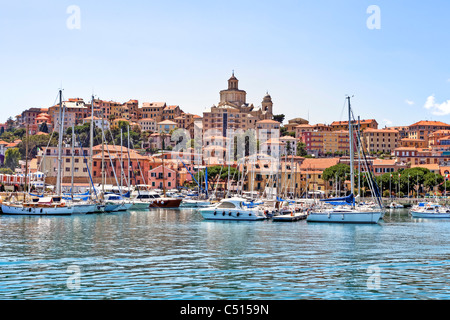 Vista dal porto al centro storico di Porto Maurizio Foto Stock