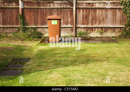 Giardino marrone bidone con ruote Foto Stock