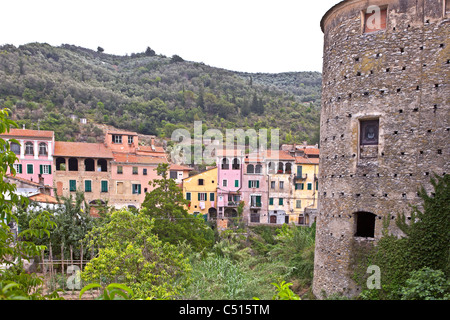 Dolcedo è un antico e pittoresco villaggio di montagna in Liguria vicino a Imperia Foto Stock