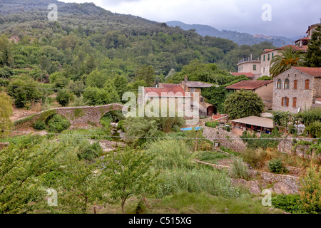 Dolcedo è un antico e pittoresco villaggio di montagna in Liguria vicino a Imperia Foto Stock