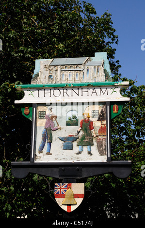 Villaggio Thornham segno, Norfolk, Inghilterra, Regno Unito Foto Stock