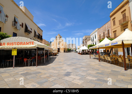 Piazza Madrice, Favignana, Isole Egadi, Sicilia, Italia Foto Stock