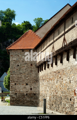 Storico di architettura gotica a Cesky Krumlov, Repubblica Ceca Foto Stock