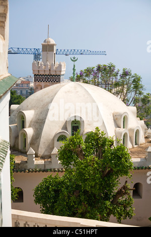 La cupola della moschea nella Casbah di Algeri, Nord Africa Foto Stock