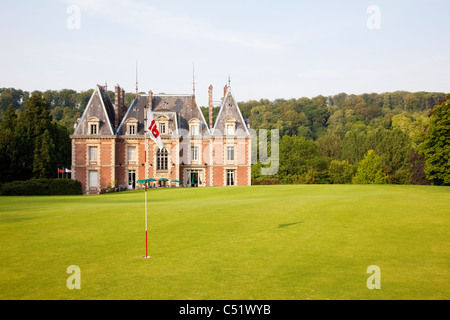 Diciottesimo verde e Le Château du Vaudichon, Golf Hotel a Saint-Saëns, Normandia, Francia Foto Stock