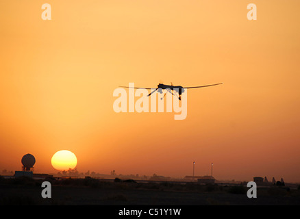 Una forza aerea MQ-1B Predator si spegne di pattuglia da Balad Air Base, Iraq. Foto Stock