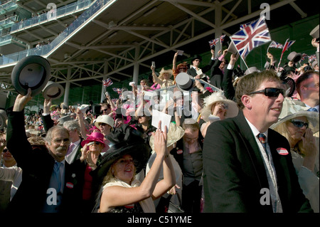 Il giorno della gara per il Royal Ascot quando si trovava a York durante i lavori di ristrutturazione del Ascot Racecourse. York. Foto Stock