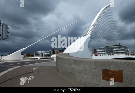 La Samuel Beckett ponte sopra il fiume Liffey, Dublino, Irlanda Foto Stock