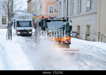 Spartineve la cancellazione di una strada dopo il basso Daisy, servizi invernali, Jena, Turingia, Germania, Europa Foto Stock