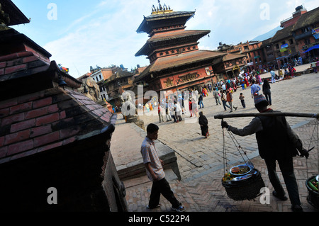 Una scena a Bhaktapur, Nepal. Foto Stock