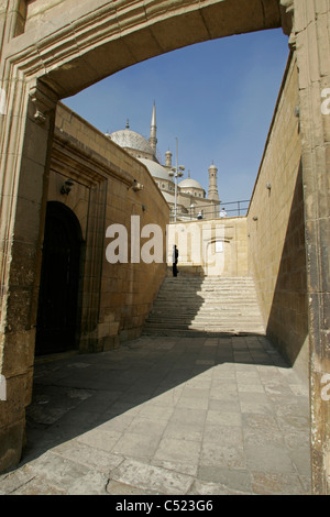 Ingresso alla Cittadella e la moschea di Mohammed Ali, noto anche come la Moschea di alabastro, del Cairo in Egitto Foto Stock