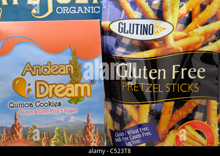 Senza glutine prodotti alimentari, Pretzel bastoni e Quinoa i cookie Foto Stock