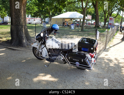 Noi Parco nazionale di polizia Harley Davidson Moto parcheggiata in ombra - Washington DC, Stati Uniti d'America Foto Stock