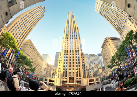 Il Centro Rockefeller Plaza, GE Edificio, Manhattan, New York, USA, 2011 (180 grado obiettivo fisheye view) Foto Stock