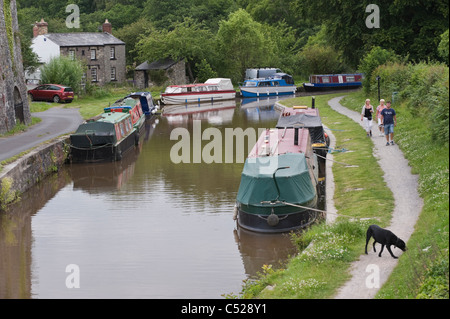 Monmouthshire e Brecon Canal vicino al villaggio di Llangattock Powys South Wales UK Foto Stock