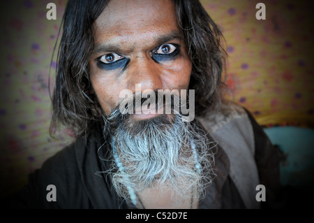 Fakirs sufi musulmani (uomo santo) all'annuale Urs (anniversario della morte del santo Sufi Moinuddin Chisti Foto Stock