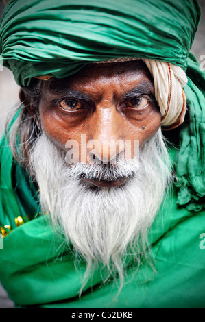 Fakirs sufi musulmani (uomo santo) all'annuale Urs (anniversario della morte del santo Sufi Moinuddin Chisti Foto Stock