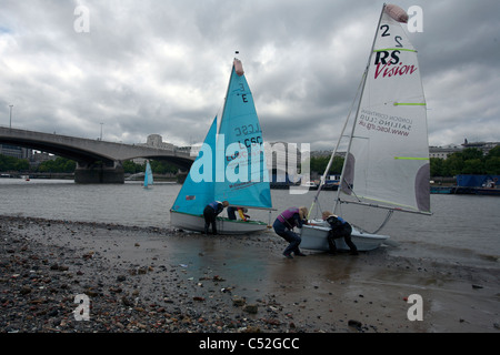 Piccole barche al southbank centre london Foto Stock
