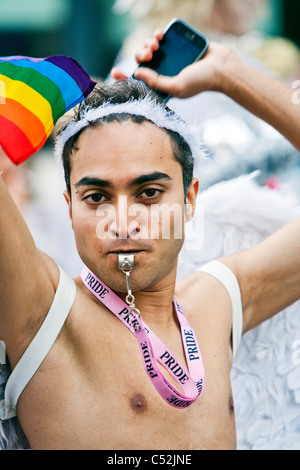 Caratteri colorati che frequentano della Londra Gay Pride 41 anni. Anniversario Parade - Londra 2nd.Luglio 2011 Foto Stock